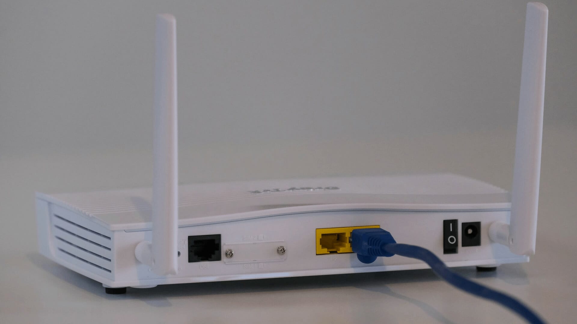 difference between cheap and expensive routers